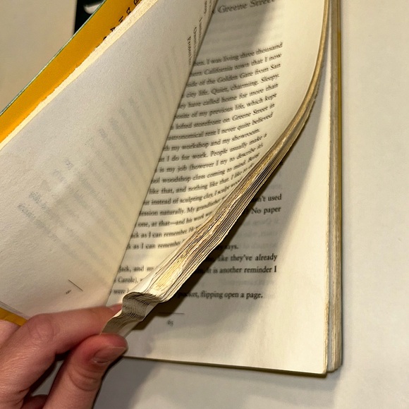 THE LAST THING HE TOLD ME by Laura Dave 📚 Reese’s Book Club Paperback Book - Picture 7 of 10